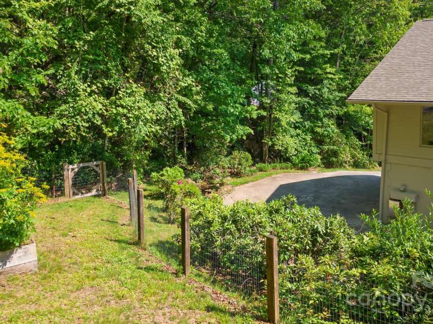 54 Deer Run, Highlands, NC 28741.  MLS# CAR4279224, YatesRealty ID 30022. 