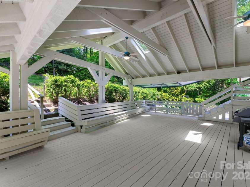 54 Deer Run, Highlands, NC 28741.  MLS# CAR4279224, YatesRealty ID 30022. 