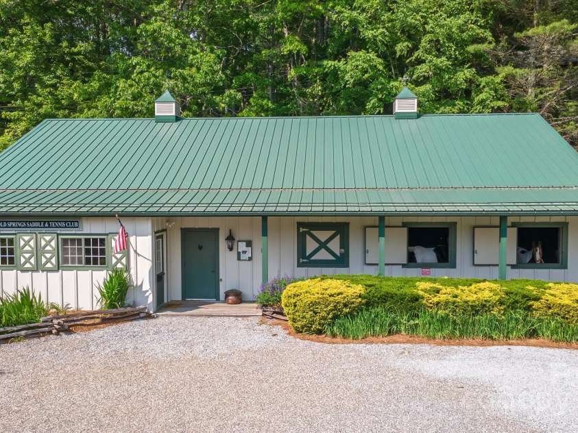 54 Deer Run, Highlands, NC 28741.  MLS# CAR4279224, YatesRealty ID 30022. 