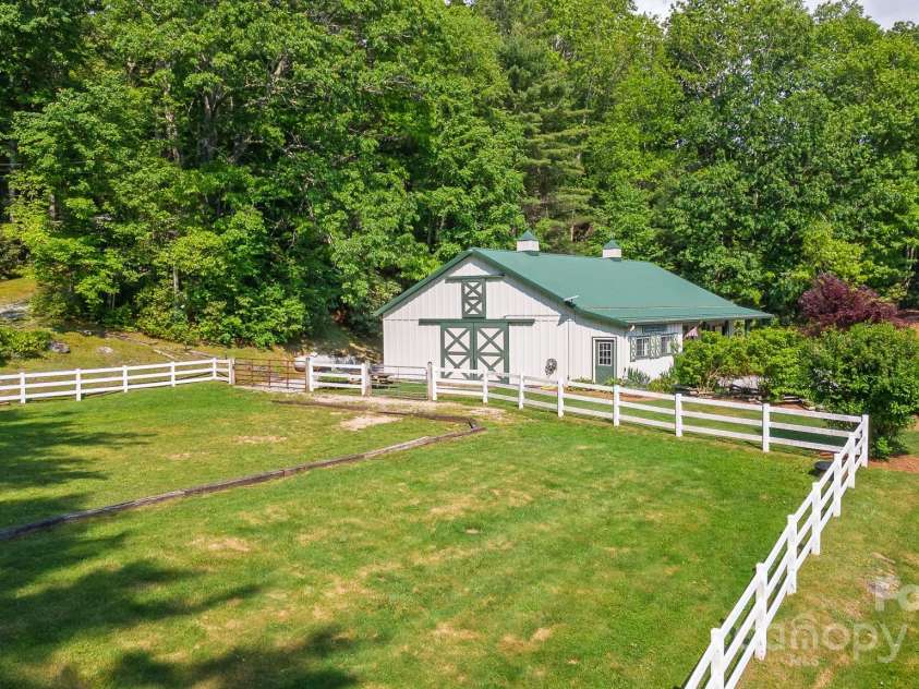 54 Deer Run, Highlands, NC 28741.  MLS# CAR4279224, YatesRealty ID 30022. 