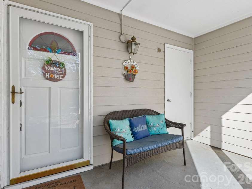 8403 Cricket Lake Drive, Charlotte, NC 28277.  MLS# CAR4388529, YatesRealty ID 30024. 