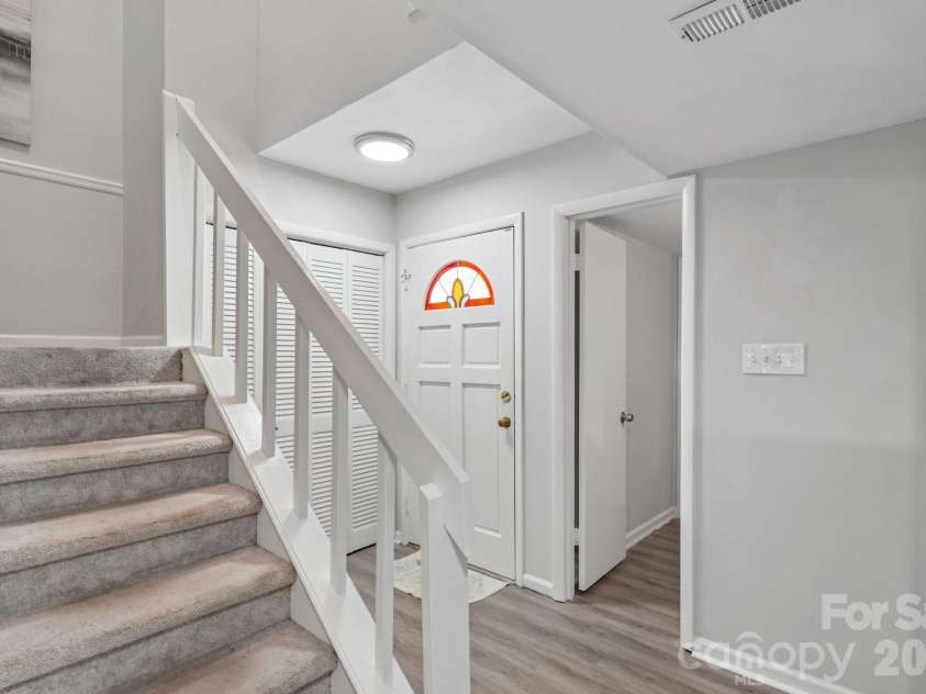 8403 Cricket Lake Drive, Charlotte, NC 28277.  MLS# CAR4388529, YatesRealty ID 30024. 