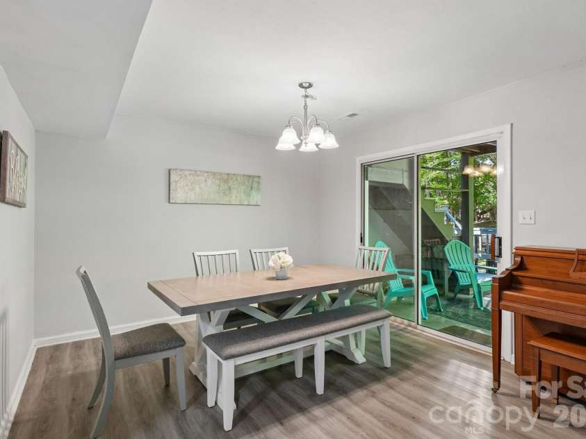 8403 Cricket Lake Drive, Charlotte, NC 28277.  MLS# CAR4388529, YatesRealty ID 30024. 