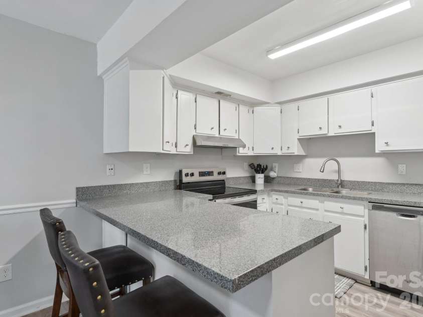 8403 Cricket Lake Drive, Charlotte, NC 28277.  MLS# CAR4388529, YatesRealty ID 30024. 