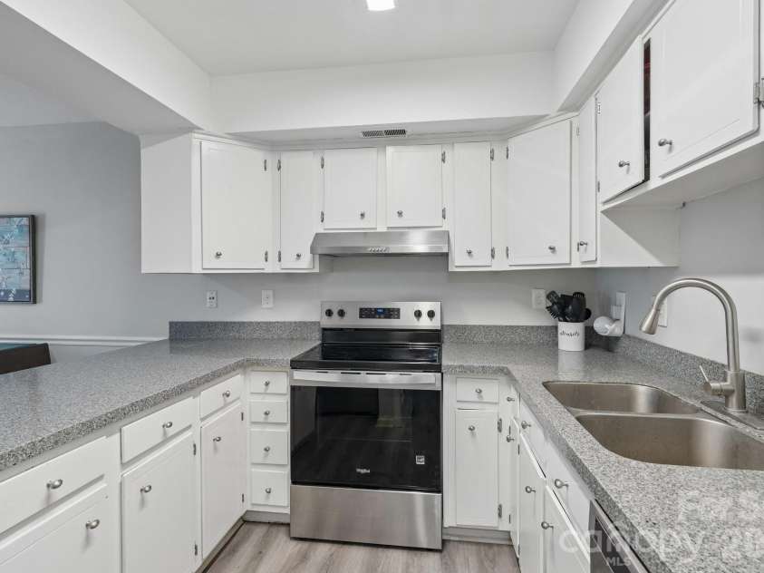 8403 Cricket Lake Drive, Charlotte, NC 28277.  MLS# CAR4388529, YatesRealty ID 30024. 