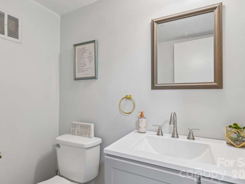 8403 Cricket Lake Drive, Charlotte, NC 28277.  MLS# CAR4388529, YatesRealty ID 30024. 