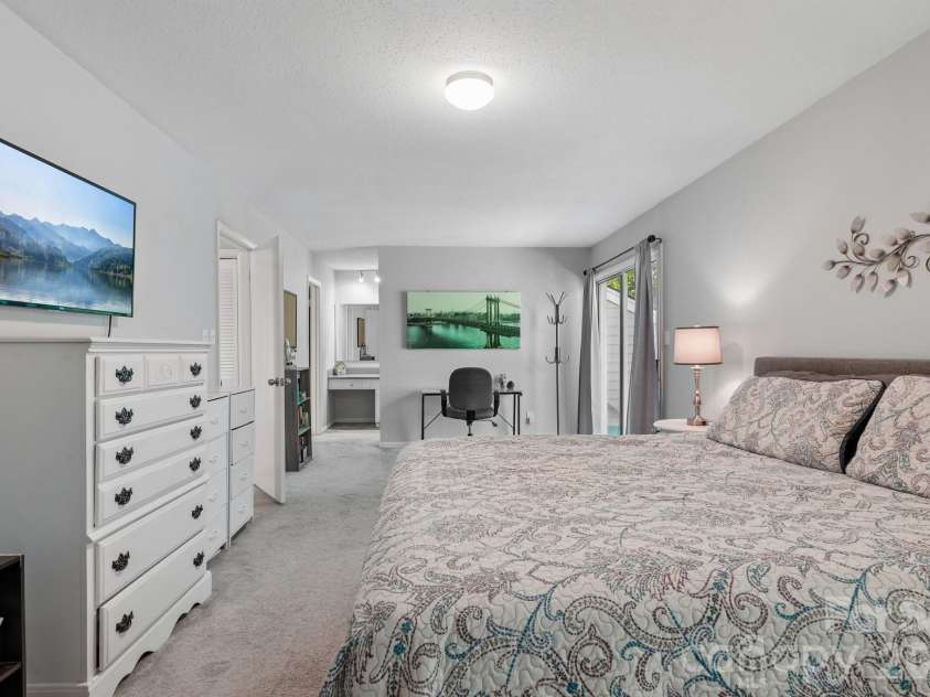 8403 Cricket Lake Drive, Charlotte, NC 28277.  MLS# CAR4388529, YatesRealty ID 30024. 