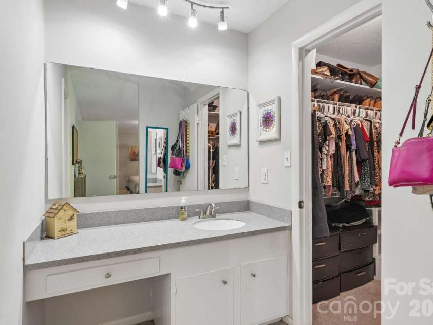 8403 Cricket Lake Drive, Charlotte, NC 28277.  MLS# CAR4388529, YatesRealty ID 30024. 