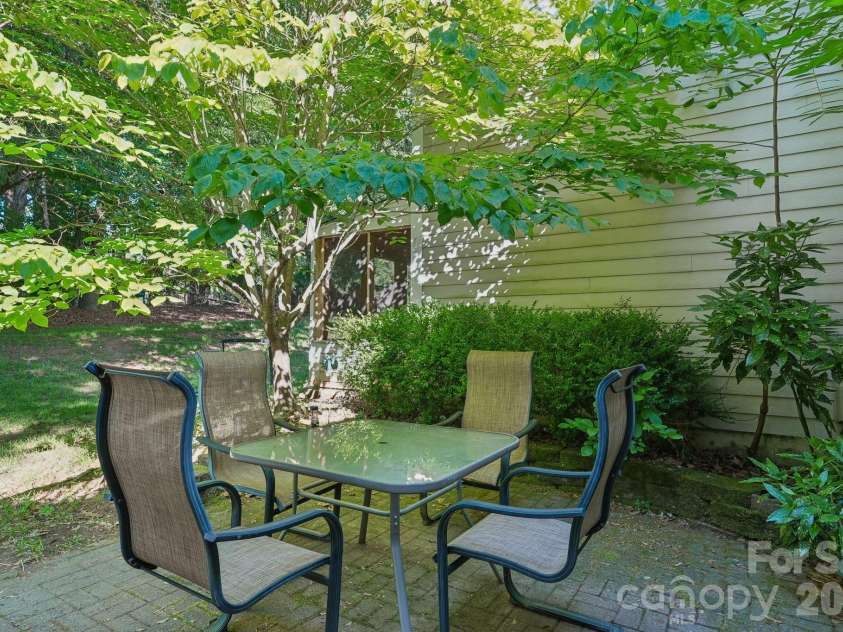 8403 Cricket Lake Drive, Charlotte, NC 28277.  MLS# CAR4388529, YatesRealty ID 30024. 