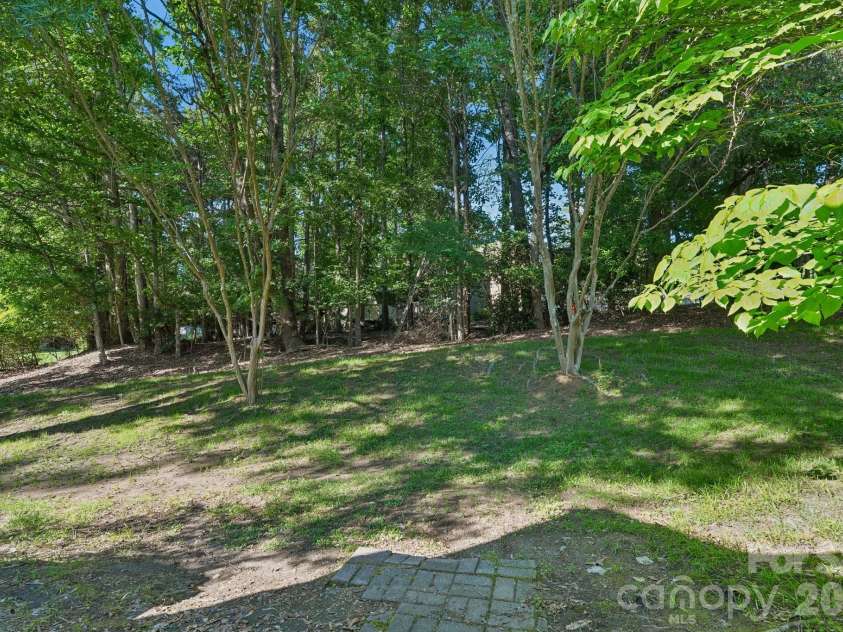 8403 Cricket Lake Drive, Charlotte, NC 28277.  MLS# CAR4388529, YatesRealty ID 30024. 