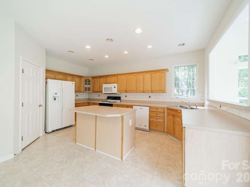 10805 Wilklee Drive, Charlotte, NC 28277.  MLS# CAR4392658, YatesRealty ID 30026. 