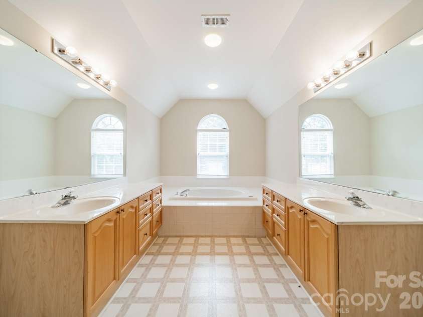 10805 Wilklee Drive, Charlotte, NC 28277.  MLS# CAR4392658, YatesRealty ID 30026. 