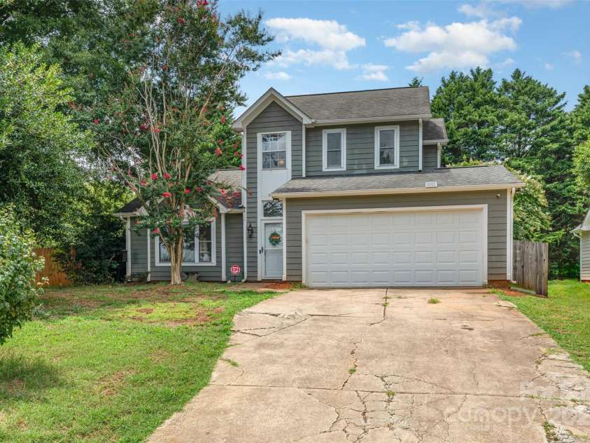 9101 Merlot Lane, Charlotte, NC 28269.  MLS# CAR4288767, YatesRealty ID 30026. 