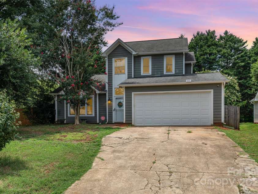 9101 Merlot Lane, Charlotte, NC 28269.  MLS# CAR4288767, YatesRealty ID 30026. 