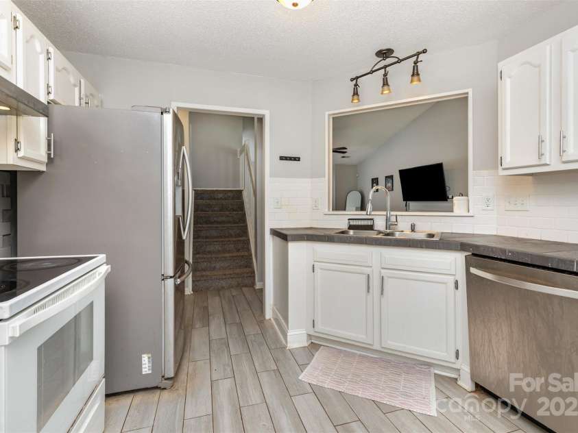 9101 Merlot Lane, Charlotte, NC 28269.  MLS# CAR4288767, YatesRealty ID 30026. 