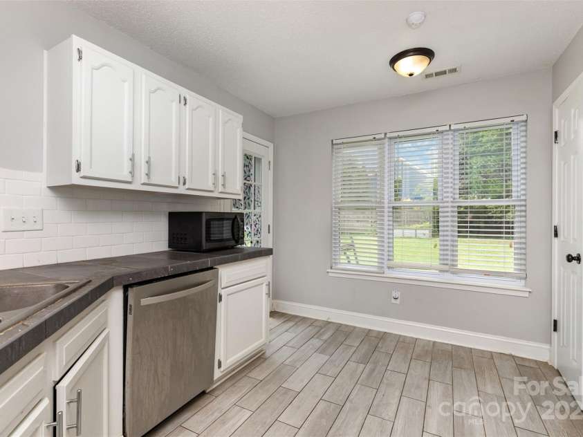 9101 Merlot Lane, Charlotte, NC 28269.  MLS# CAR4288767, YatesRealty ID 30026. 