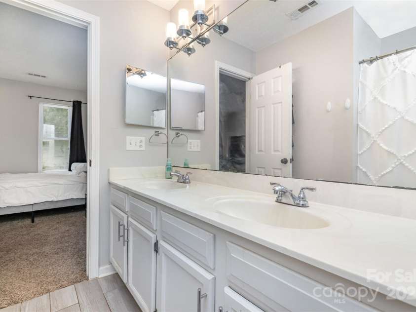 9101 Merlot Lane, Charlotte, NC 28269.  MLS# CAR4288767, YatesRealty ID 30026. 