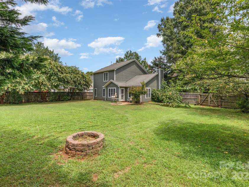9101 Merlot Lane, Charlotte, NC 28269.  MLS# CAR4288767, YatesRealty ID 30026. 