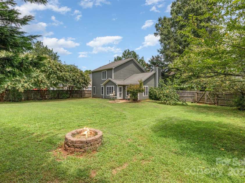 9101 Merlot Lane, Charlotte, NC 28269.  MLS# CAR4288767, YatesRealty ID 30026. 