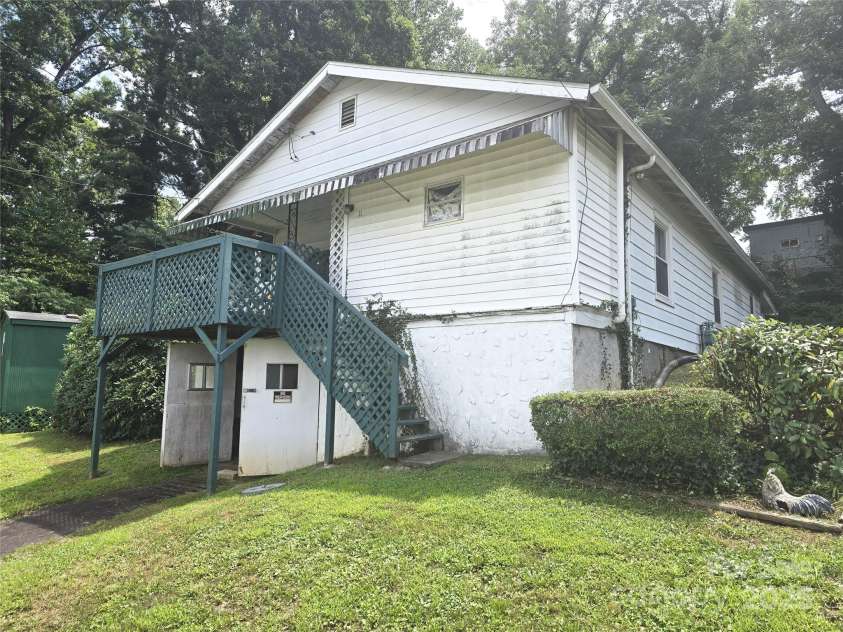 11 Edwards Street, Asheville, NC 28806.  MLS# CAR4287860, YatesRealty ID 30027. Front of the house