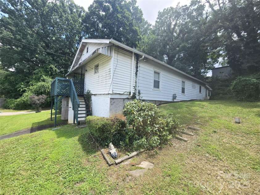 11 Edwards Street, Asheville, NC 28806.  MLS# CAR4287860, YatesRealty ID 30027. Full view of house from the street
