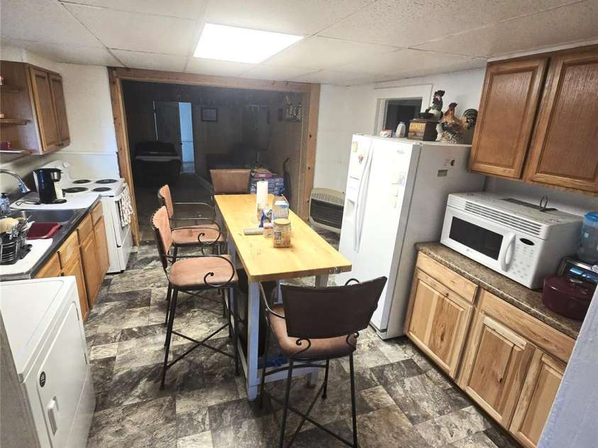 11 Edwards Street, Asheville, NC 28806.  MLS# CAR4287860, YatesRealty ID 30027. Kitchen