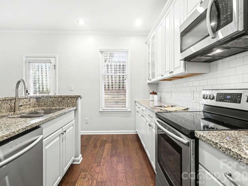 2515 Dilworth Heights Lane, Charlotte, NC 28209.  MLS# CAR4388904, YatesRealty ID 30027. 