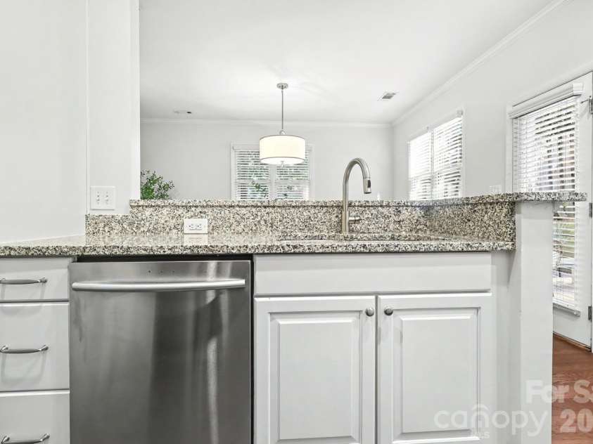 2515 Dilworth Heights Lane, Charlotte, NC 28209.  MLS# CAR4388904, YatesRealty ID 30027. 