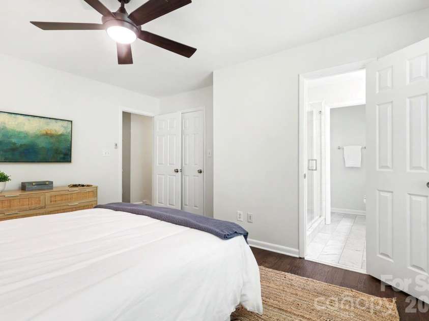 2515 Dilworth Heights Lane, Charlotte, NC 28209.  MLS# CAR4388904, YatesRealty ID 30027. 