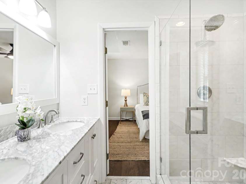 2515 Dilworth Heights Lane, Charlotte, NC 28209.  MLS# CAR4388904, YatesRealty ID 30027. 
