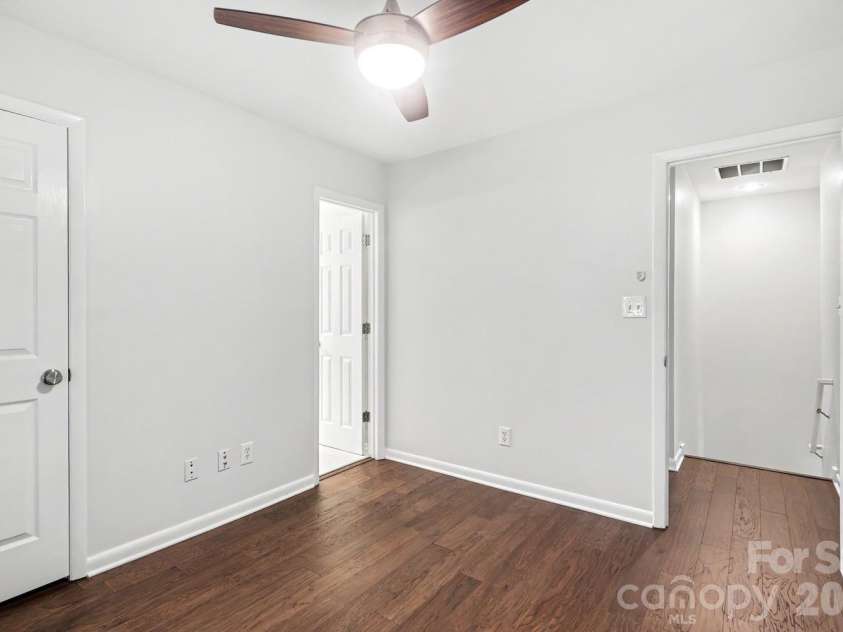 2515 Dilworth Heights Lane, Charlotte, NC 28209.  MLS# CAR4388904, YatesRealty ID 30027. 