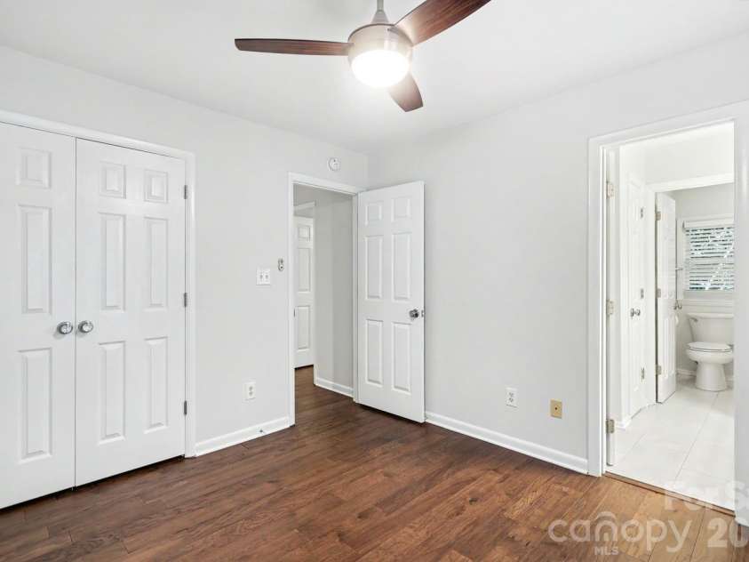 2515 Dilworth Heights Lane, Charlotte, NC 28209.  MLS# CAR4388904, YatesRealty ID 30027. 