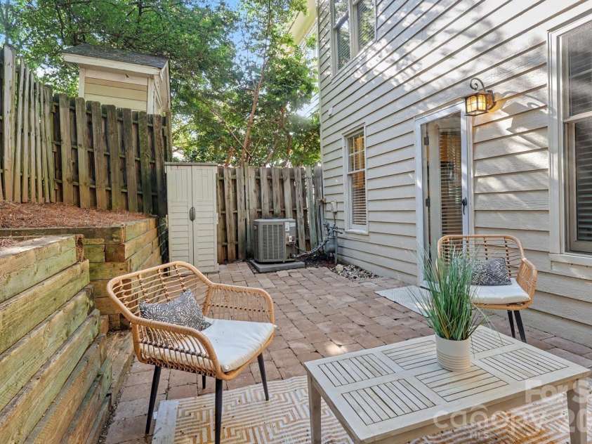 2515 Dilworth Heights Lane, Charlotte, NC 28209.  MLS# CAR4388904, YatesRealty ID 30027. 