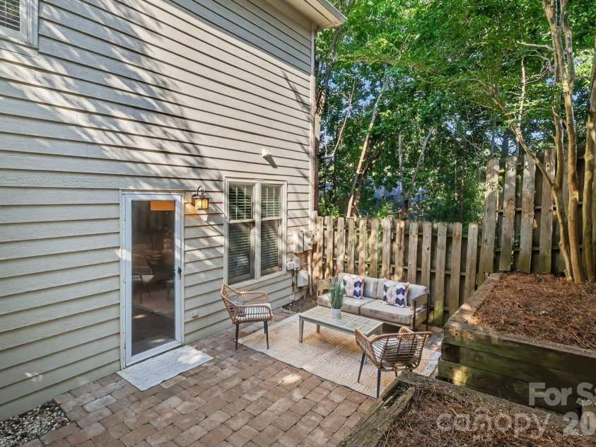 2515 Dilworth Heights Lane, Charlotte, NC 28209.  MLS# CAR4388904, YatesRealty ID 30027. 