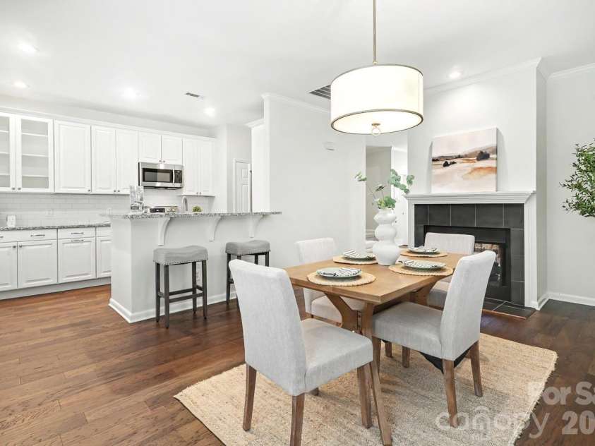 2515 Dilworth Heights Lane, Charlotte, NC 28209.  MLS# CAR4388904, YatesRealty ID 30027. Dining area open to kitchen