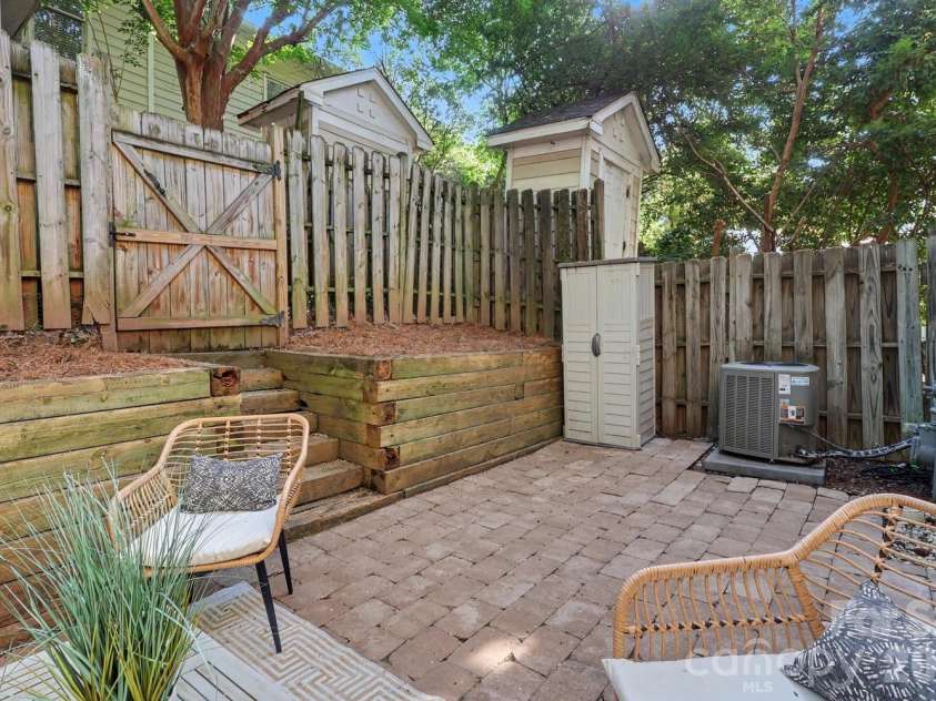 2515 Dilworth Heights Lane, Charlotte, NC 28209.  MLS# CAR4388904, YatesRealty ID 30027. Fully fenced