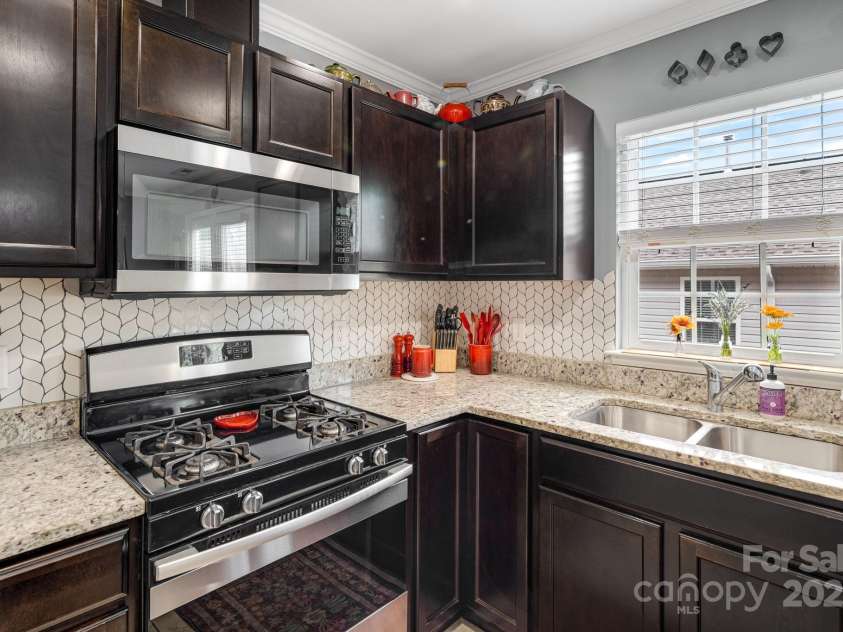 184 Alpine Ridge Drive, Asheville, NC 28803.  MLS# CAR4278400, YatesRealty ID 30028. 