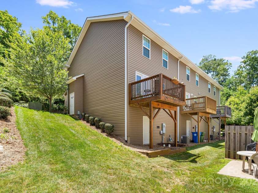 184 Alpine Ridge Drive, Asheville, NC 28803.  MLS# CAR4278400, YatesRealty ID 30028. 