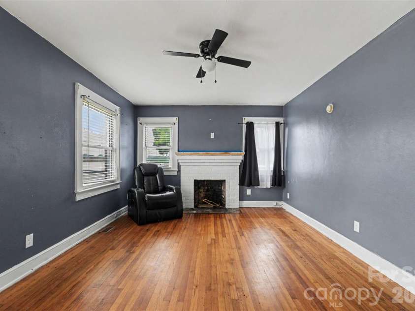 517 Carolina Avenue, Maiden, NC 28650.  MLS# CAR4391866, YatesRealty ID 30028. 