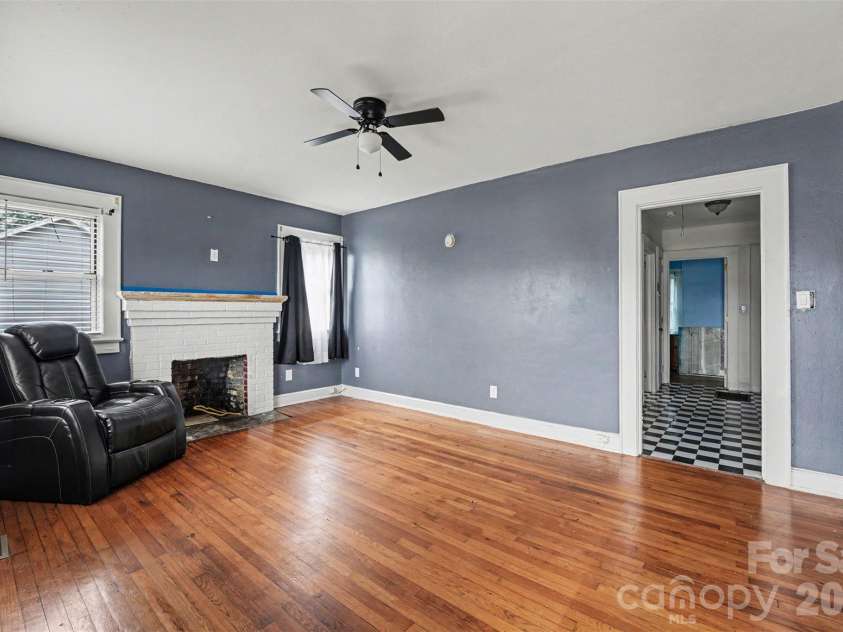 517 Carolina Avenue, Maiden, NC 28650.  MLS# CAR4391866, YatesRealty ID 30028. 