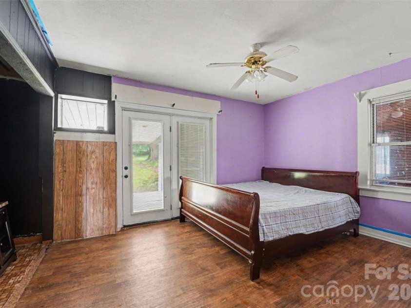 517 Carolina Avenue, Maiden, NC 28650.  MLS# CAR4391866, YatesRealty ID 30028. 