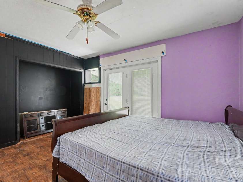 517 Carolina Avenue, Maiden, NC 28650.  MLS# CAR4391866, YatesRealty ID 30028. 