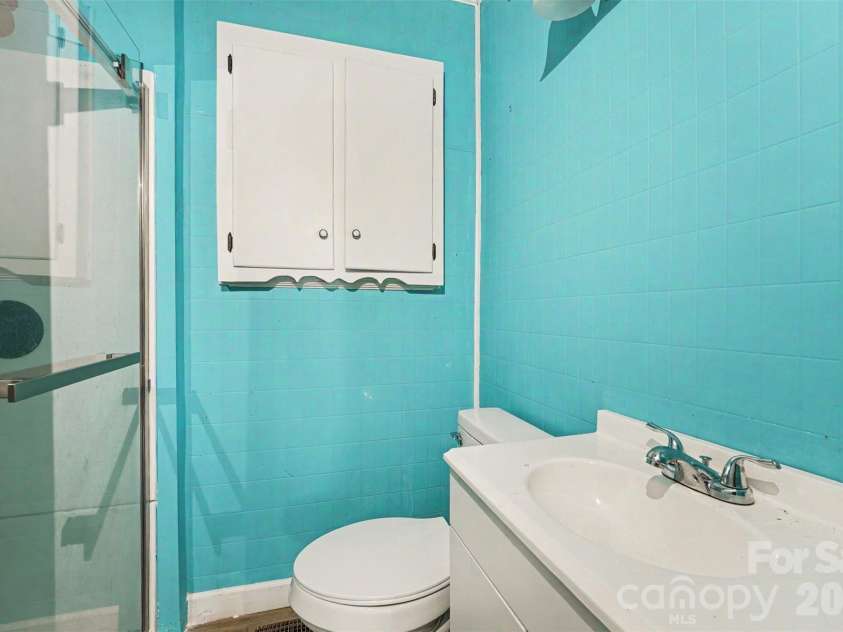 517 Carolina Avenue, Maiden, NC 28650.  MLS# CAR4391866, YatesRealty ID 30028. 