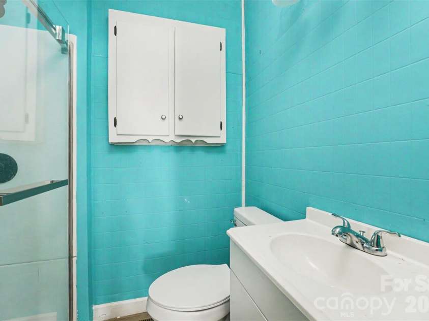 517 Carolina Avenue, Maiden, NC 28650.  MLS# CAR4391866, YatesRealty ID 30028. 