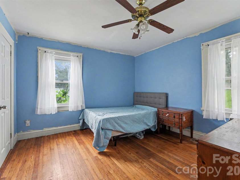 517 Carolina Avenue, Maiden, NC 28650.  MLS# CAR4391866, YatesRealty ID 30028. 