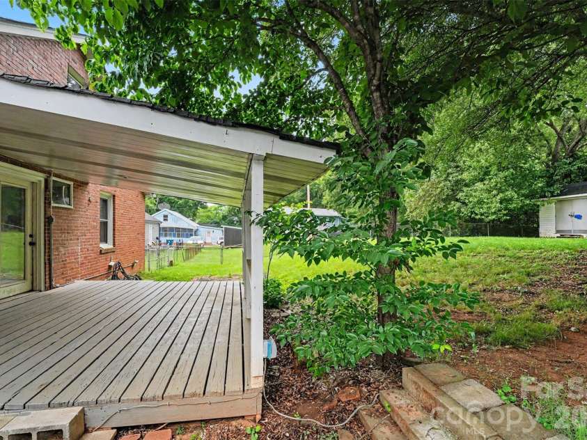 517 Carolina Avenue, Maiden, NC 28650.  MLS# CAR4391866, YatesRealty ID 30028. 