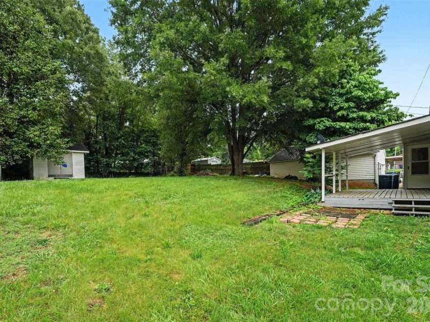 517 Carolina Avenue, Maiden, NC 28650.  MLS# CAR4391866, YatesRealty ID 30028. 