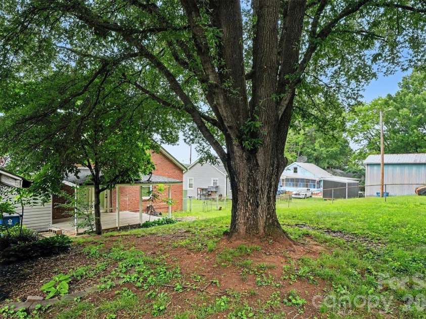 517 Carolina Avenue, Maiden, NC 28650.  MLS# CAR4391866, YatesRealty ID 30028. 