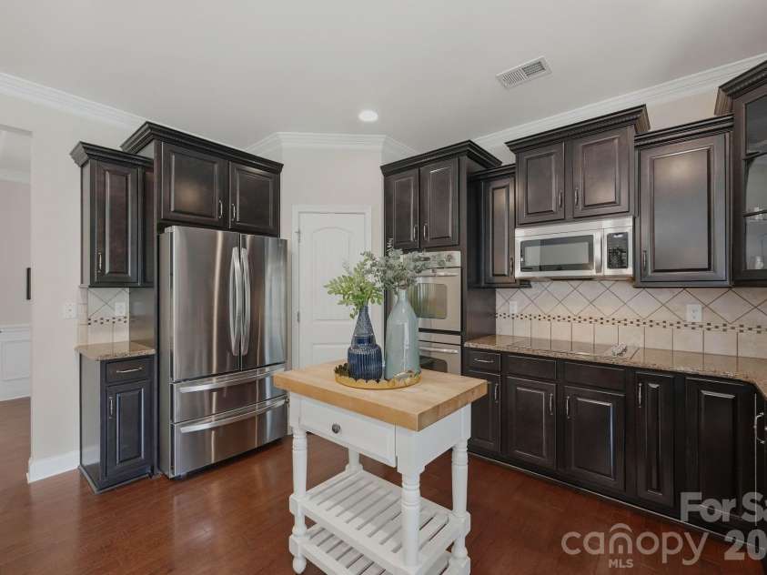 524 Rosemary Lane, Tega Cay, SC 29708.  MLS# CAR4386157, YatesRealty ID 30029. 