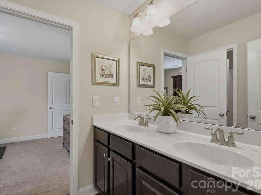 524 Rosemary Lane, Tega Cay, SC 29708.  MLS# CAR4386157, YatesRealty ID 30029. 